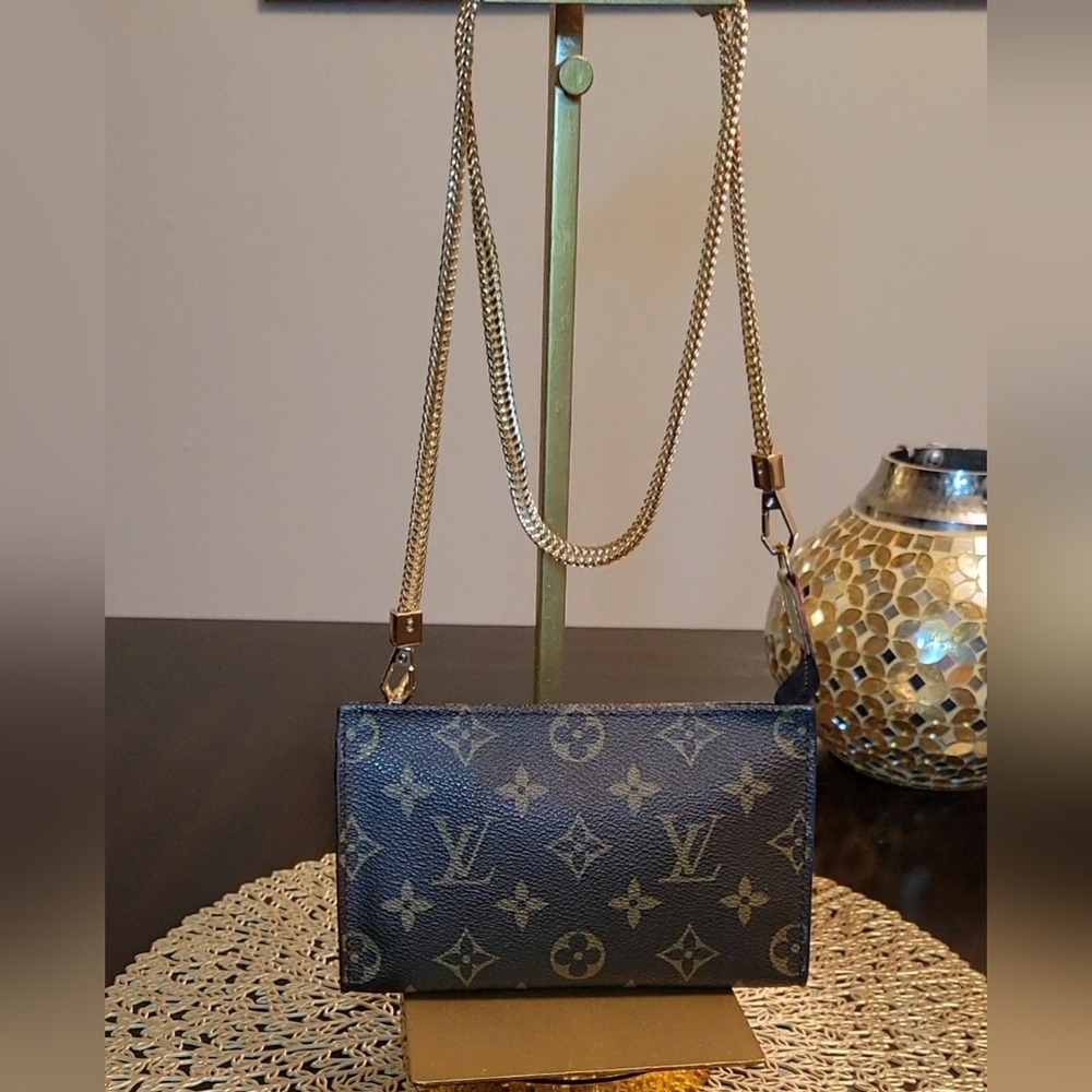 Authentic Louis Vuitton Dark Brown Monogram Pouch !!! - Picture 8 of 12